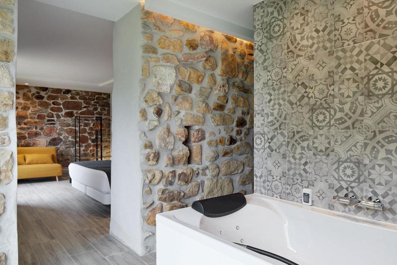 Deluxe Suite Spa Bath