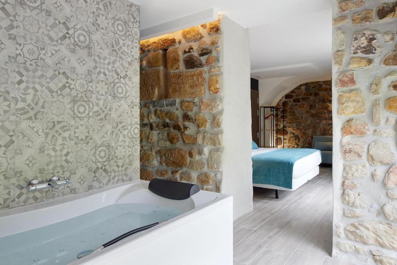 Deluxe Suite Spa Bath